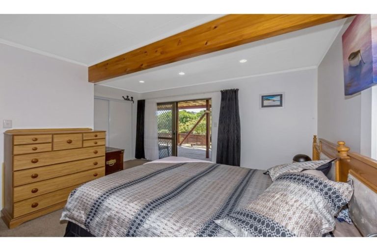 Photo of property in 1394 Whangaparaoa Road, Army Bay, Whangaparaoa, 0930