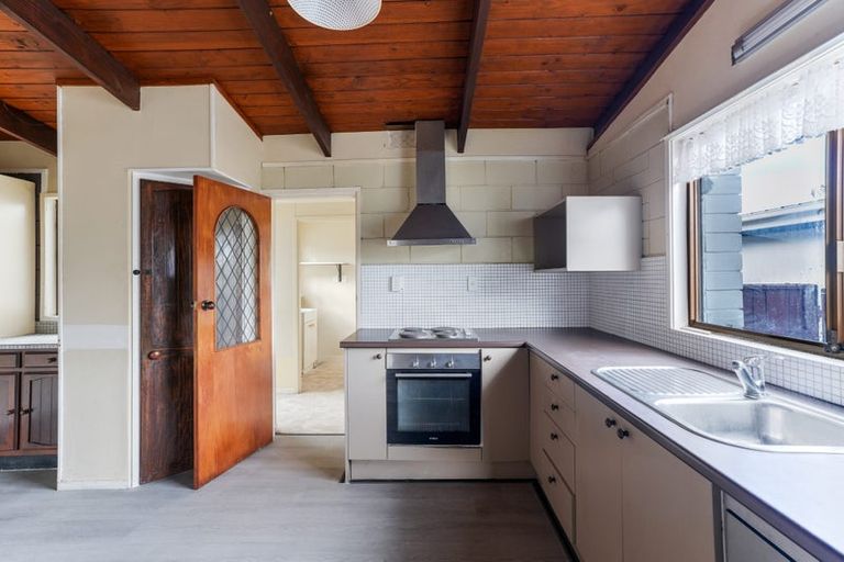 Photo of property in 10 Sealand Place, Mangere Bridge, Auckland, 2022