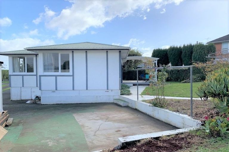 Photo of property in 15 Pikitea Road, Mangere Bridge, Auckland, 2022