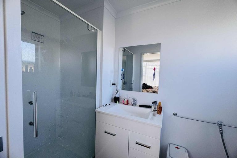 Photo of property in 48 Exeter Crescent, Takaro, Palmerston North, 4412