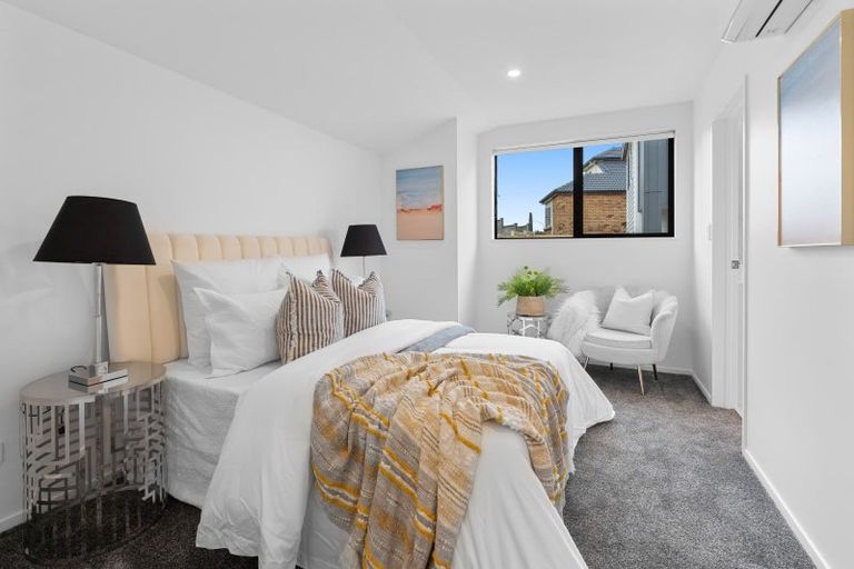 Photo of property in 165d Wiseley Road, West Harbour, Auckland, 0618