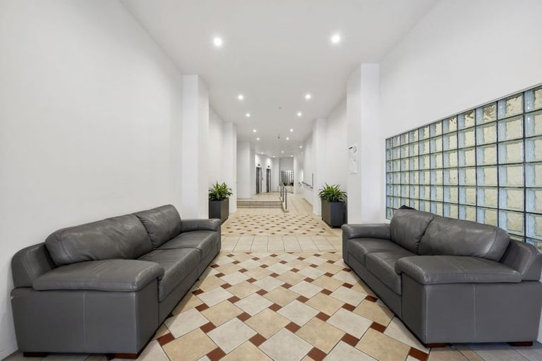 Photo of property in Stadium Garden Flats, 401/107 Thorndon Quay, Pipitea, Wellington, 6011