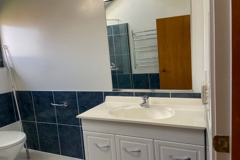 Photo of property in 20a Otakau Road, Milford, Auckland, 0620