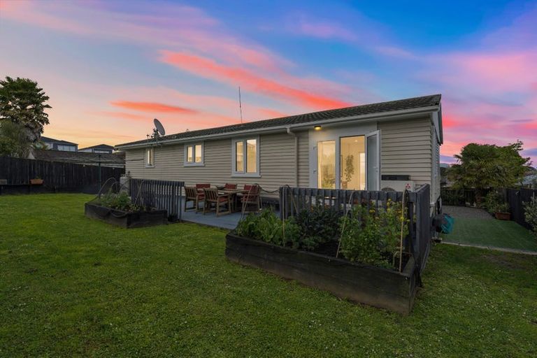 Photo of property in 236 Whitney Street, Blockhouse Bay, Auckland, 0600