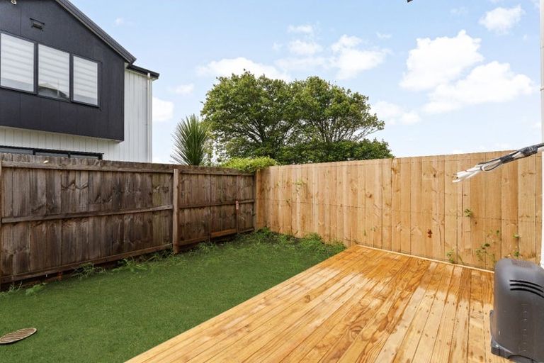 Photo of property in 2/30 Smythe Road, Henderson, Auckland, 0612
