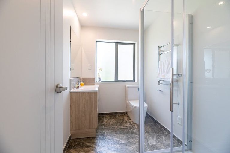 Photo of property in 21 Vinistra Road, Kumeu, 0810