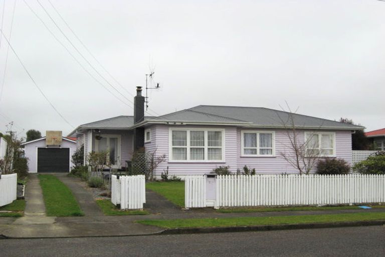 Photo of property in 22 Karaka Crescent, Levin, 5510