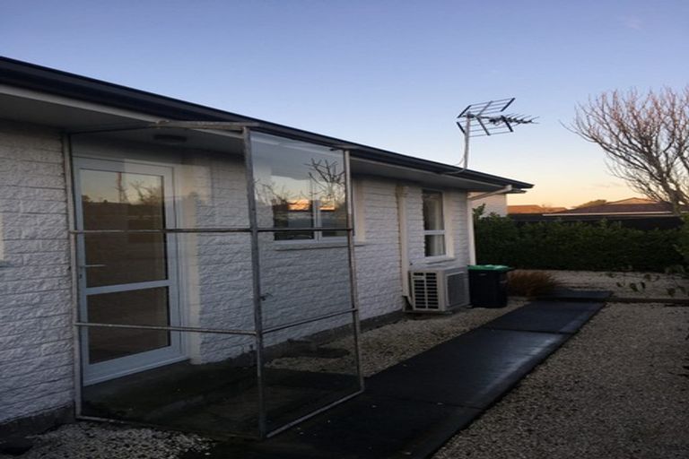 Photo of property in 2/7b Camrose Place, Ilam, Christchurch, 8041