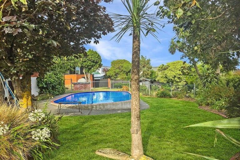 Photo of property in 54 Maffeys Road, Mount Pleasant, Christchurch, 8081