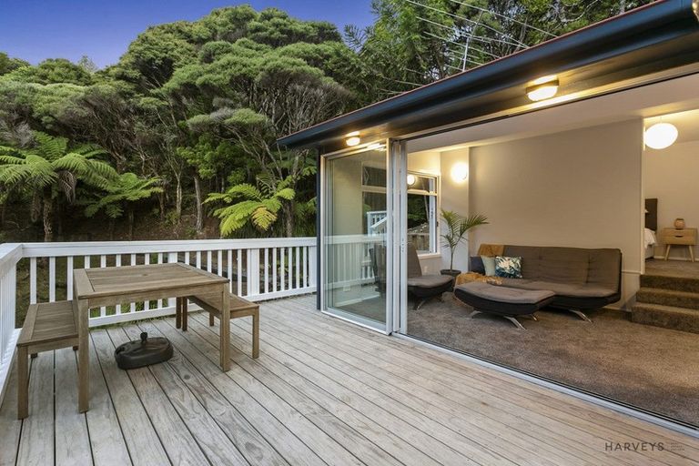 Photo of property in 110 Piha Road, Piha, New Lynn, 0772