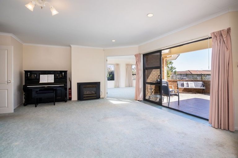 Photo of property in 5 Karina Road, Merrilands, New Plymouth, 4312