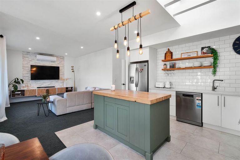 Photo of property in 10 Factory Road, Belfast, Christchurch, 8051