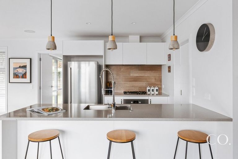 Photo of property in 284 Ballintoy Park Drive, Welcome Bay, Tauranga, 3175