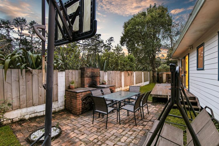 Photo of property in 44b Woodside Road, Massey, Auckland, 0614