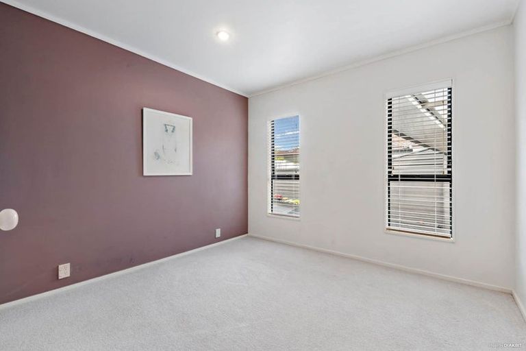 Photo of property in 2/17 Pax Avenue, Forrest Hill, Auckland, 0620