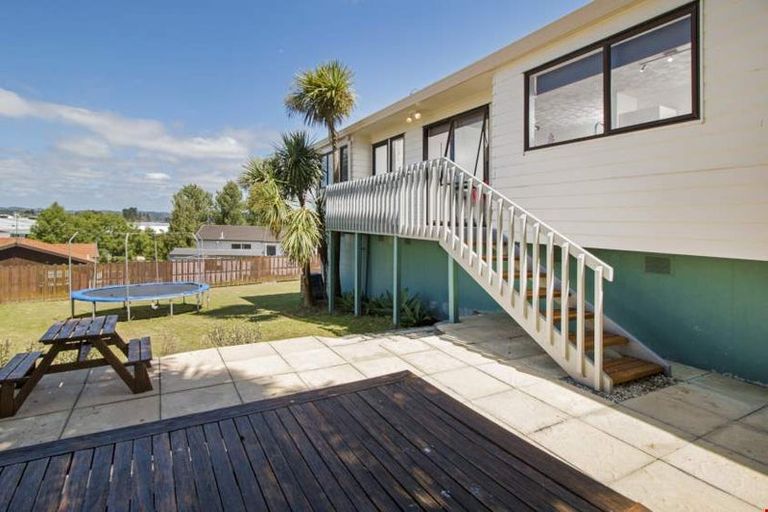 Photo of property in 4 Altair Place, Windsor Park, Auckland, 0632