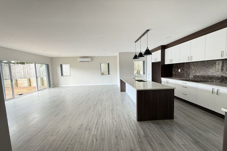 Photo of property in 4 Kearney Place, Massey, Auckland, 0614