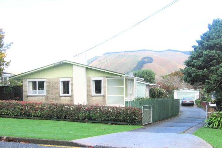Photo of property in 6 Utauta Street, Waikanae, 5036