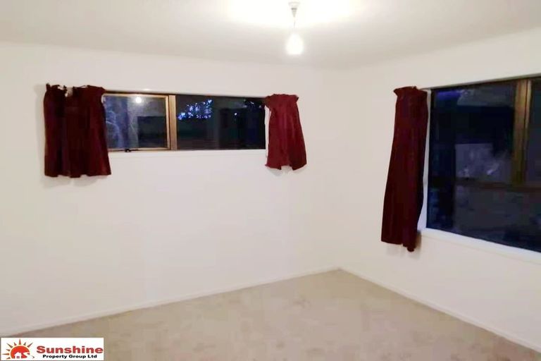 Photo of property in 12 St Catherine Crescent, West Harbour, Auckland, 0618