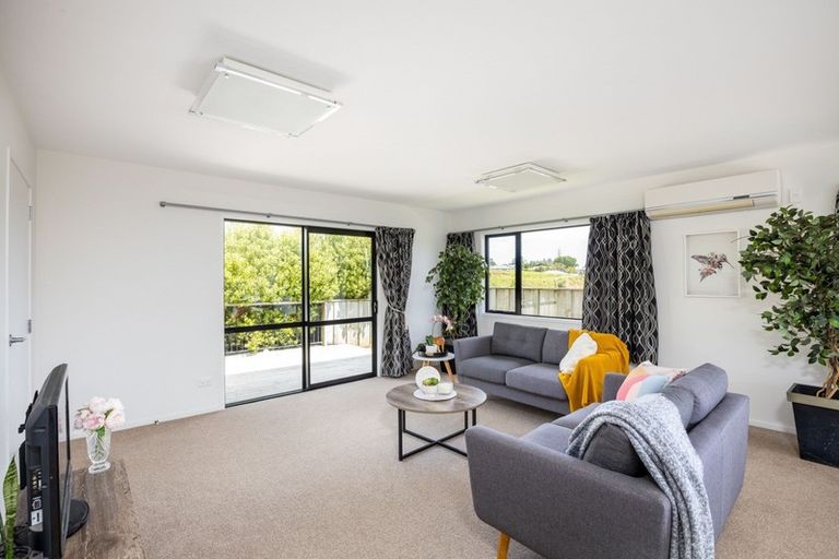 Photo of property in 11 Heta Road, Highlands Park, New Plymouth, 4312
