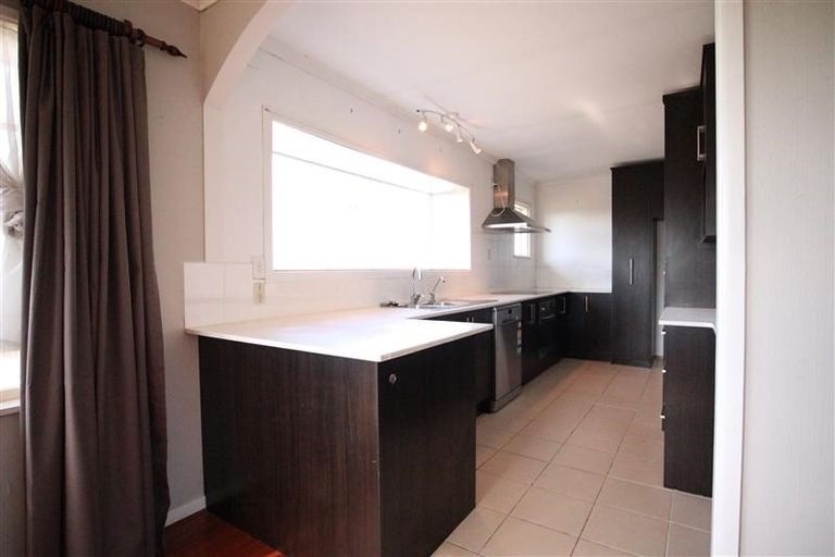 Photo of property in 988 East Coast Road, Northcross, Auckland, 0632