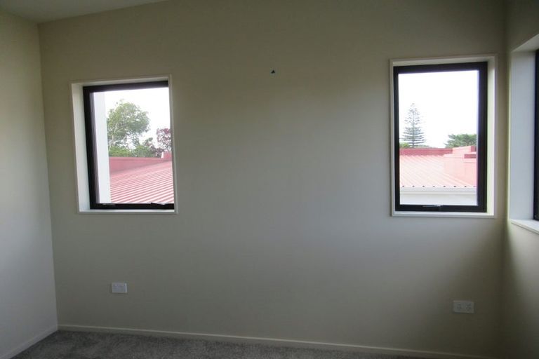 Photo of property in 2 Nikau Street, New Lynn, Auckland, 0600