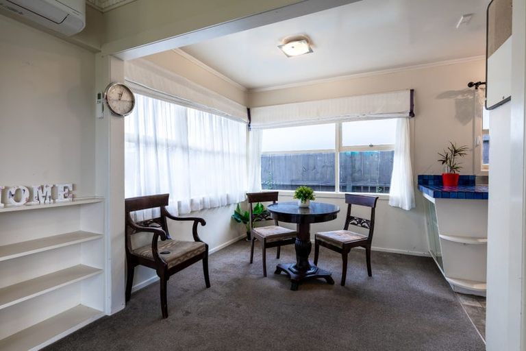 Photo of property in 26 Barron Drive, Green Bay, Auckland, 0604