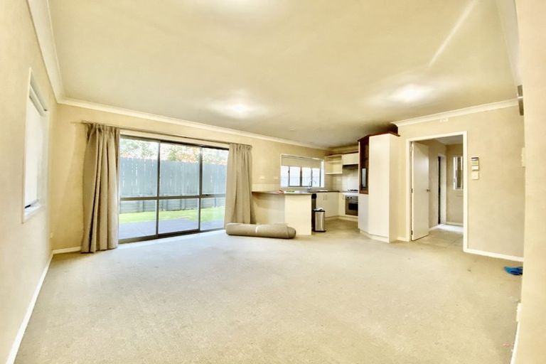 Photo of property in 6 Lissleton Drive, East Tamaki, Auckland, 2013