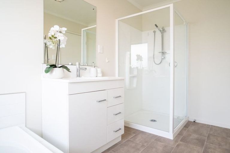 Photo of property in 21 Faringdon Boulevard, Rolleston, 7615