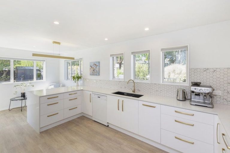 Photo of property in 30 Chateau Drive, Burnside, Christchurch, 8053