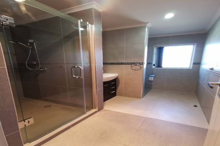 Photo of property in 19 Hornbill Drive, Fairview Heights, Auckland, 0632