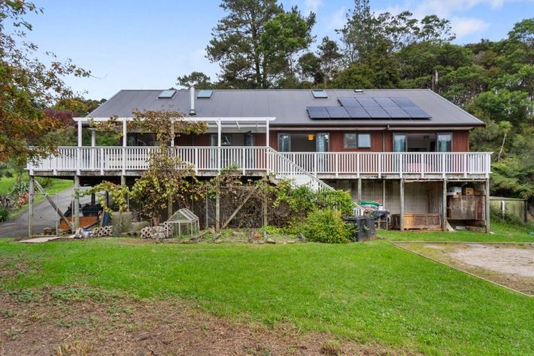 Photo of property in 140 Shaw Road, Oratia, Auckland, 0604