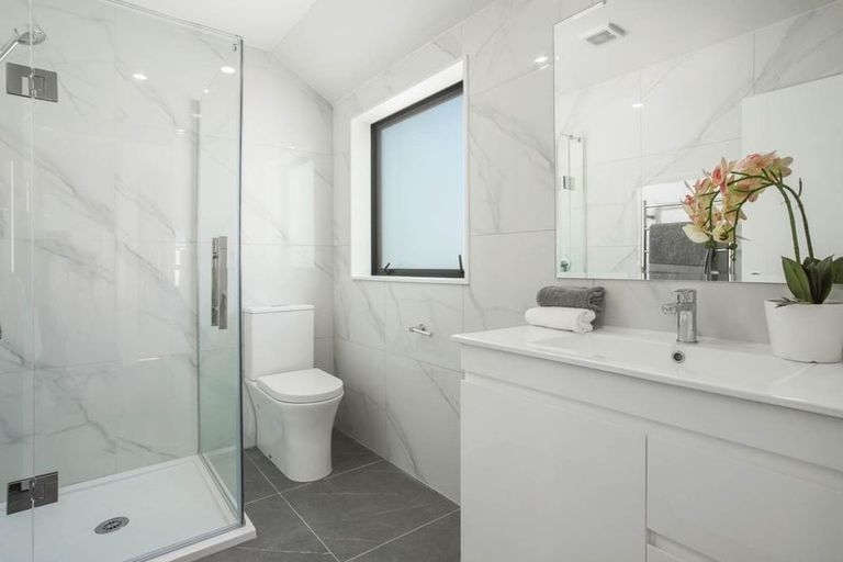 Photo of property in 2/10 Alan Avenue, Henderson, Auckland, 0610