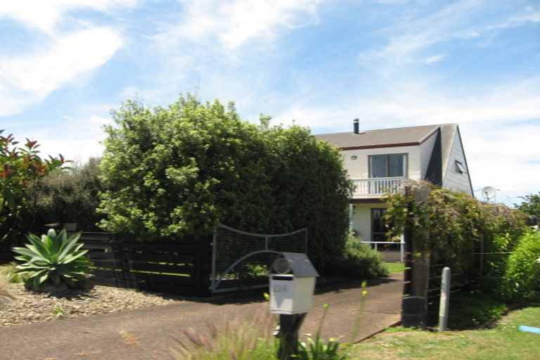 Photo of property in 114 Torkar Road, Clarks Beach, 2122