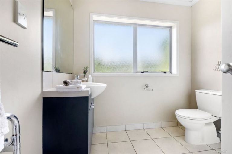 Photo of property in 10 Barnacle Rise, Red Beach, 0932