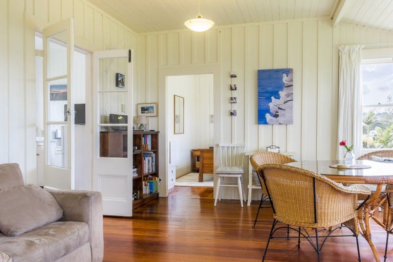 Photo of property in 27 Bournemouth Terrace, Murrays Bay, Auckland, 0630