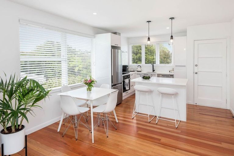 Photo of property in 31 Advene Road, Cockle Bay, Auckland, 2014