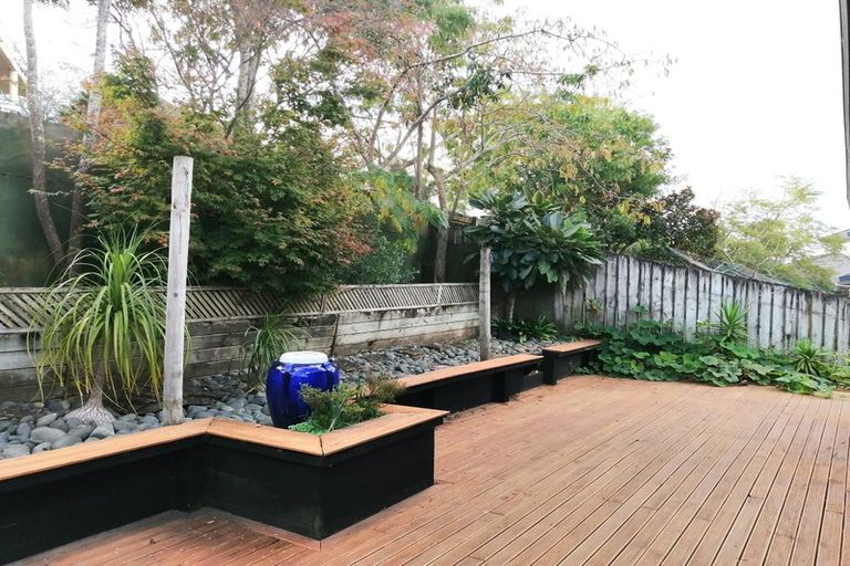 Photo of property in 1/11 Strabo Place, Windsor Park, Auckland, 0632