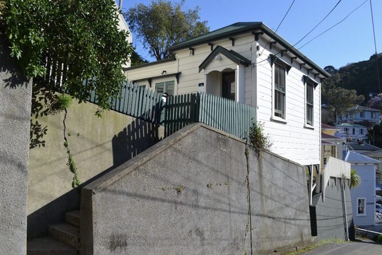 Photo of property in 4 Glenbervie Terrace, Thorndon, Wellington, 6011