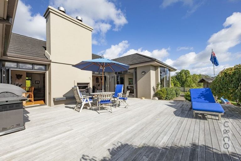 Photo of property in 1 Hawkes Access Road, Waitoki, Silverdale, 0994