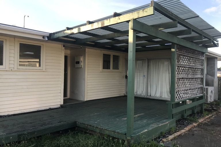 Photo of property in 2/133 Edgewater Drive, Pakuranga, Auckland, 2010