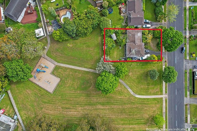 Photo of property in 5 Mirrabooka Avenue, Botany Downs, Auckland, 2010