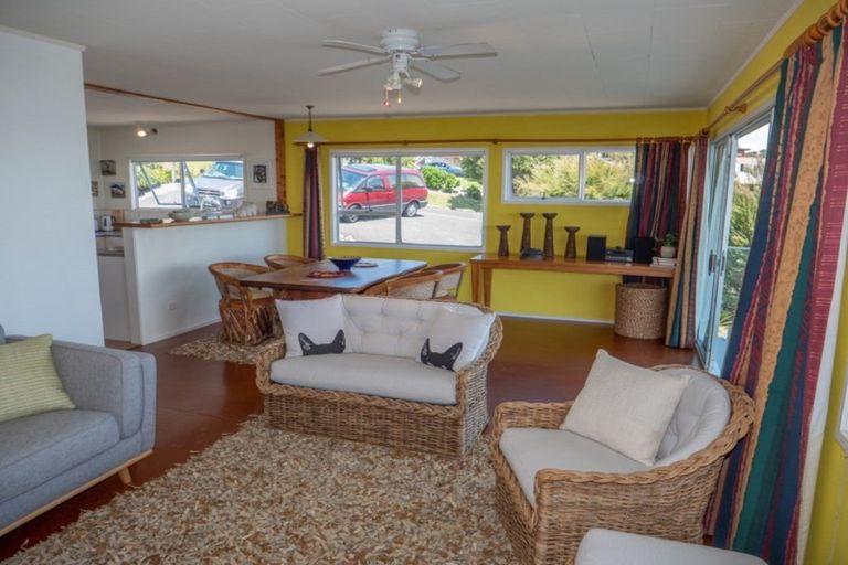 Photo of property in 22 Seaview Road, Cable Bay, 0420