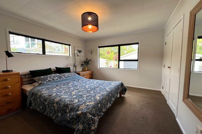 Photo of property in 8 Luxor Place, Massey, Auckland, 0614