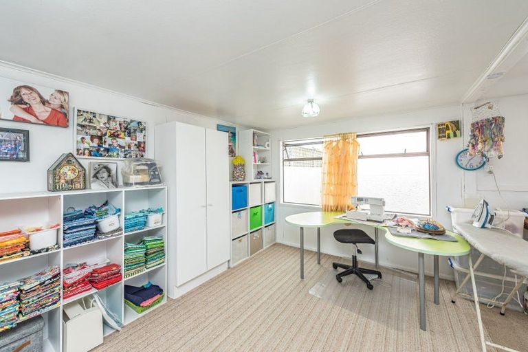 Photo of property in 2 Hodge Place, Aramoho, Whanganui, 4500