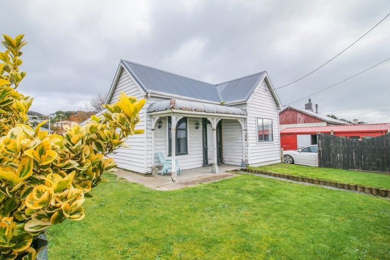 Photo of property in 6 Ocean Beach Road, Bluff, 9814