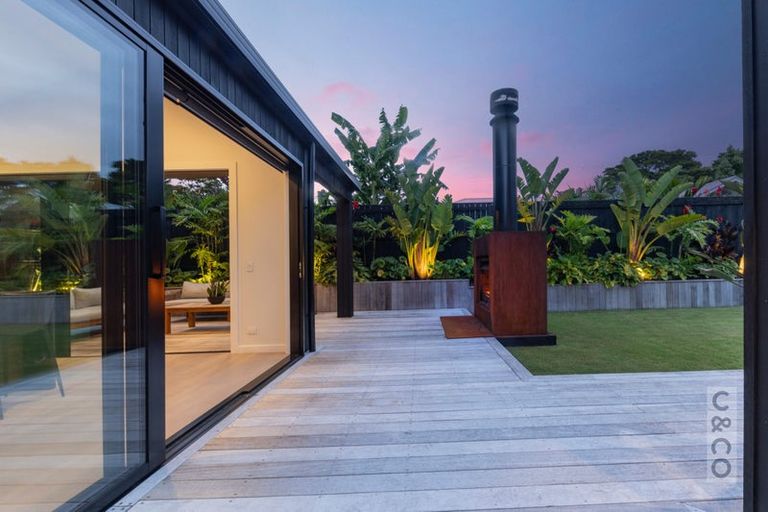 Photo of property in 1 Len Ireland Drive, Kumeu, 0810