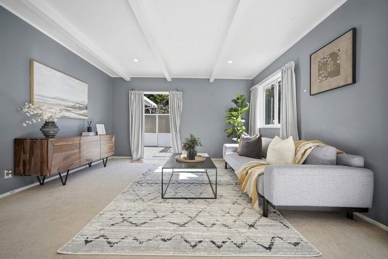 Photo of property in 15 Nor'east Drive, Northcross, Auckland, 0632