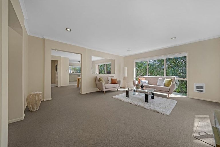 Photo of property in 6 Luna Place, Henderson, Auckland, 0612