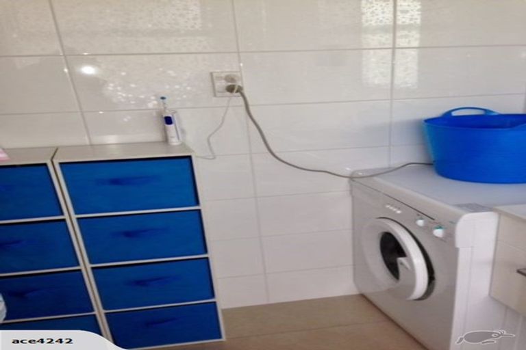 Photo of property in Beresford Apartments, 12/118 Russell Terrace, Berhampore, Wellington, 6023